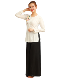Áo bà ba nữ trắng in hoa, quần đen