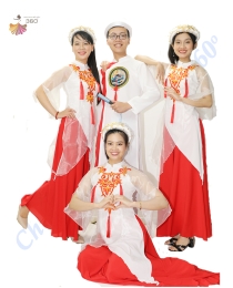 Áo kính trằng họa tiết đỏ + Váy đỏ