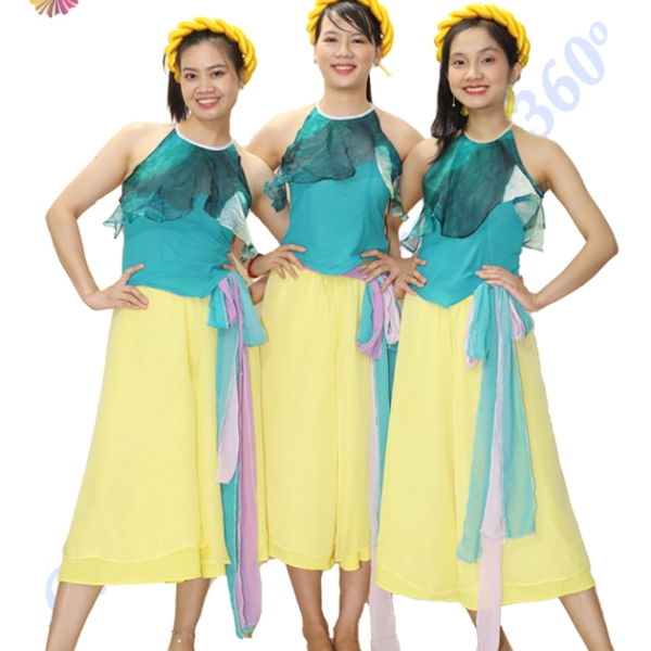 Yếm xanh váy vàng lửng 
